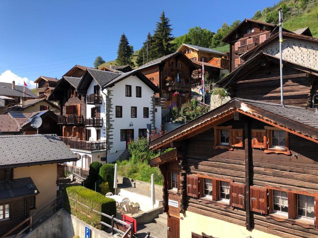 Appartement "Le Ver Luisant" A Saint-Martin, Val D'Herens, Valais Exterior photo